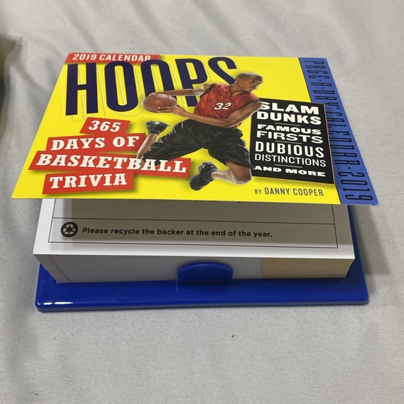 2019 Hoops Calendar with Trivia - Picture 3 of 3